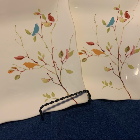 Lovely, Set of Two, Porcelain Decorative Plates with Bird-in-Tree Design. - Picture 2 of 7